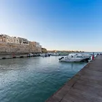 Bacchus Historic * Otranto