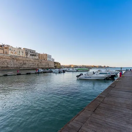 Bacchus Historic * Otranto