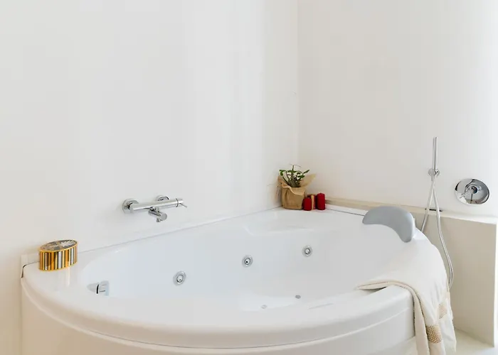 Bacchus Historic * Otranto